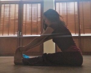 akarna dhanurasana